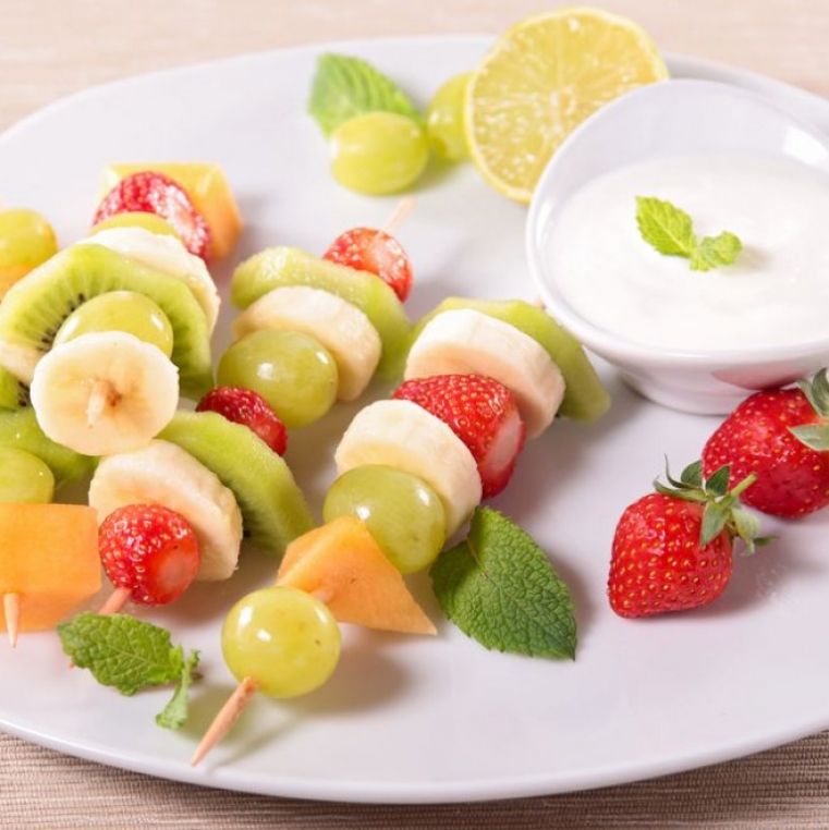 Média réf. 338 (1/1): BROCHETTES DE FRUITS À LA CREME